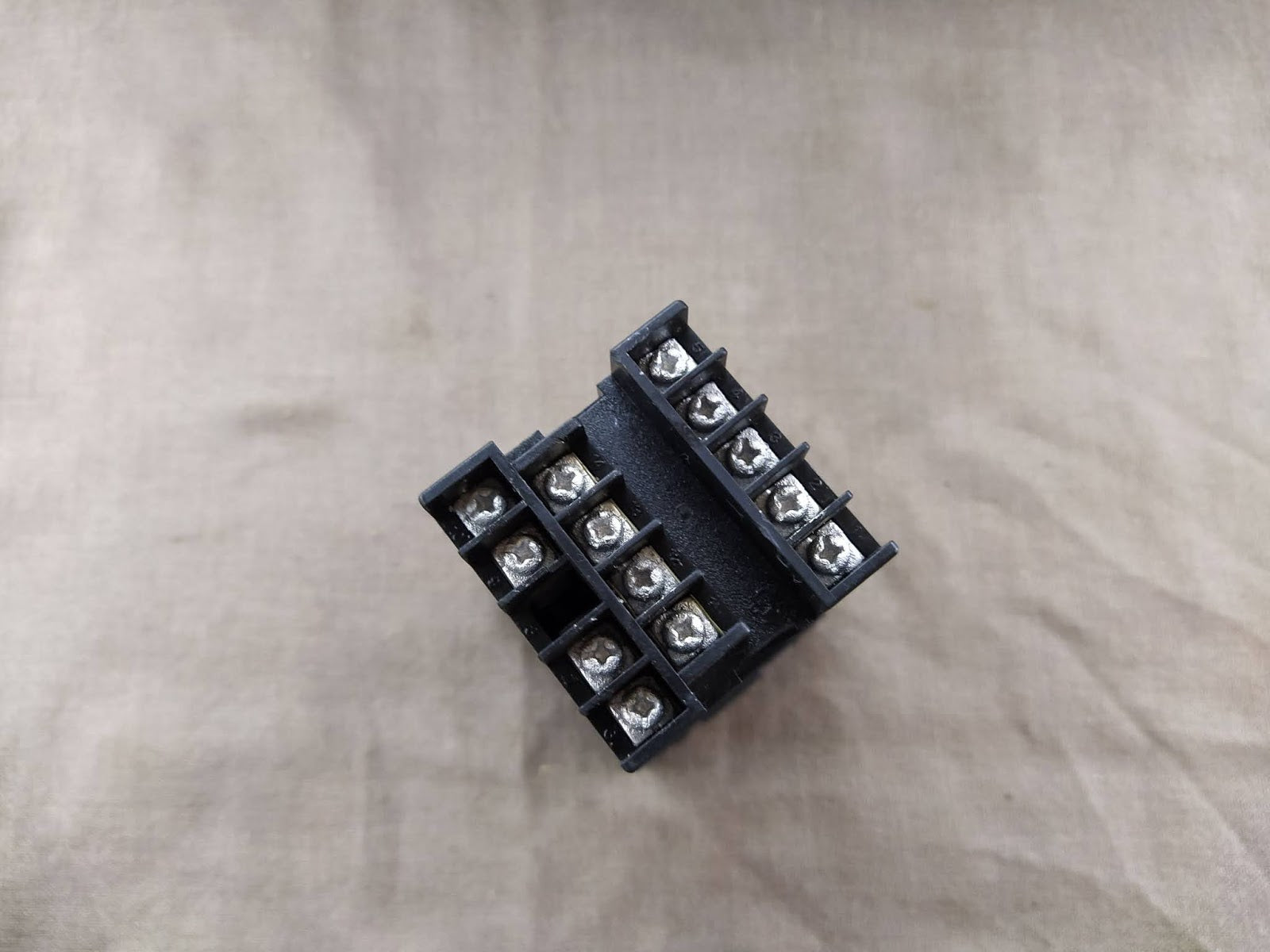 Honeywell DC1010 Temperature Controller DC1010CT-302000-E