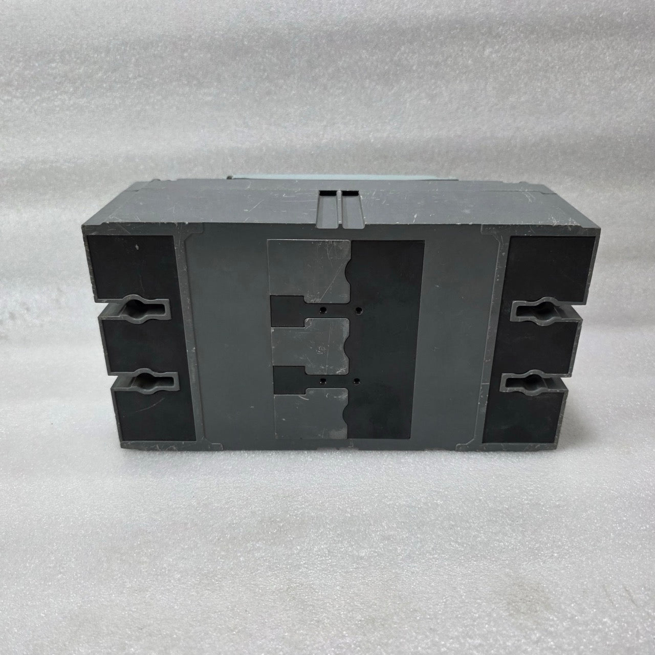 HYUNDAI HiBS 403 MCCB 300A 3P 660V 50kA MOLDED CASE CIRCUIT BREAKER PRE-OWNED