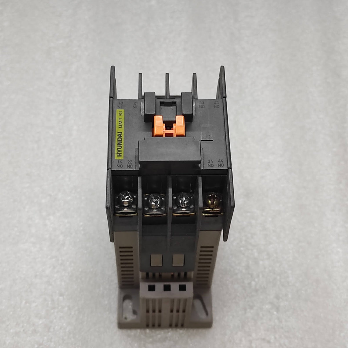 HYUNDAI UMT31 CONTACTOR RELAY 24V DC