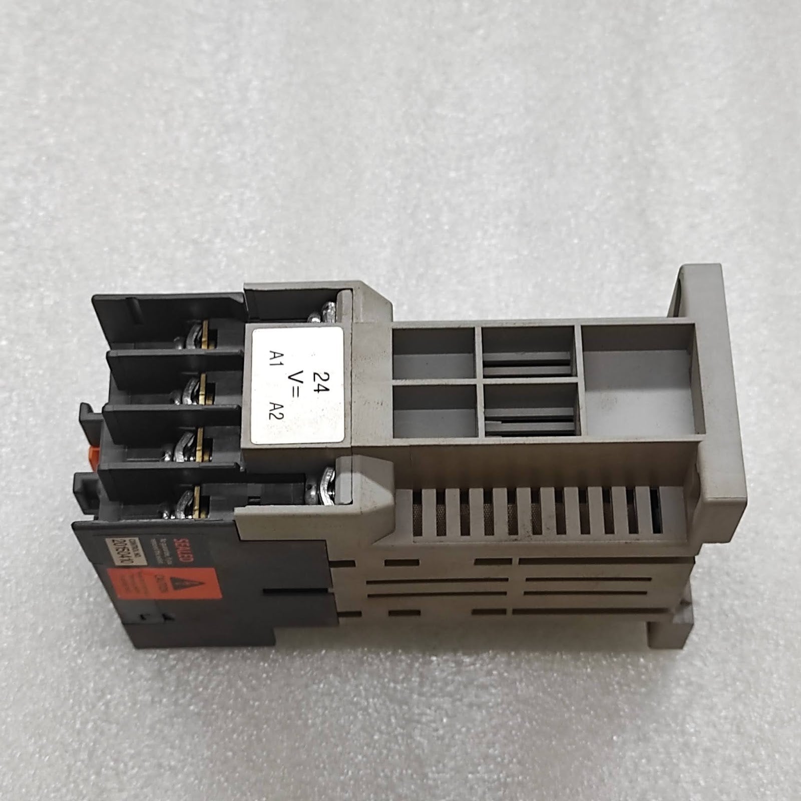 HYUNDAI UMT31 CONTACTOR RELAY 24V DC