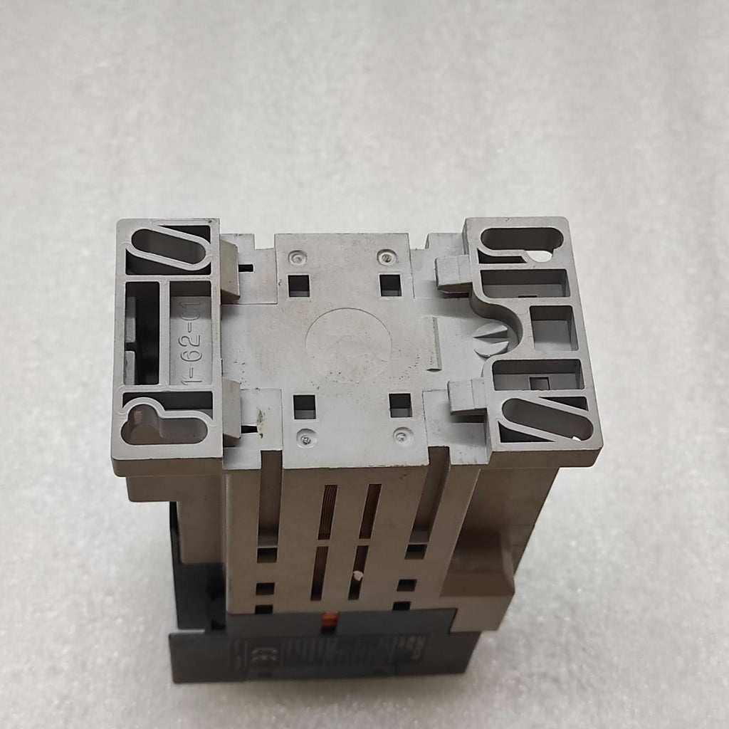 HYUNDAI UMT31 CONTACTOR RELAY 24V DC
