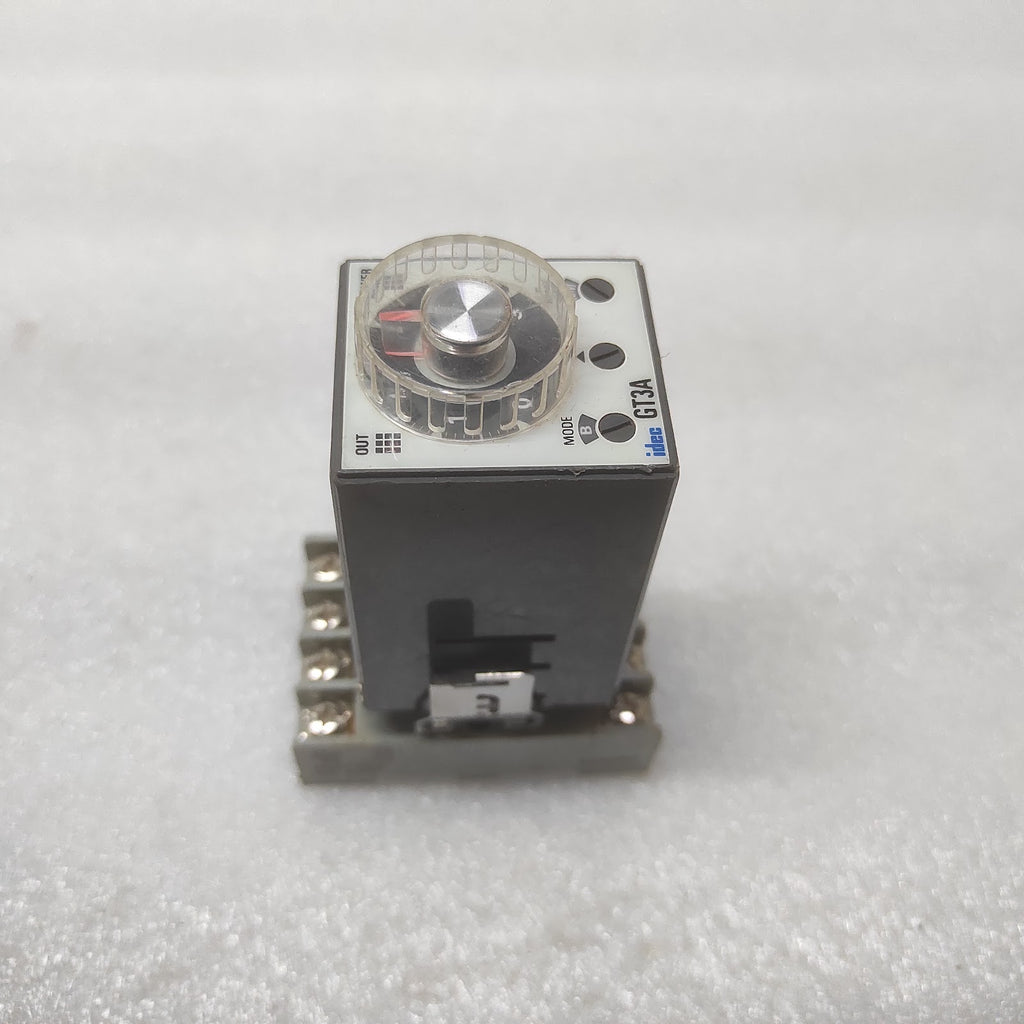 IDEC GT3A-2AF20 MULTIFUNCTION TIMER 100-240VAC