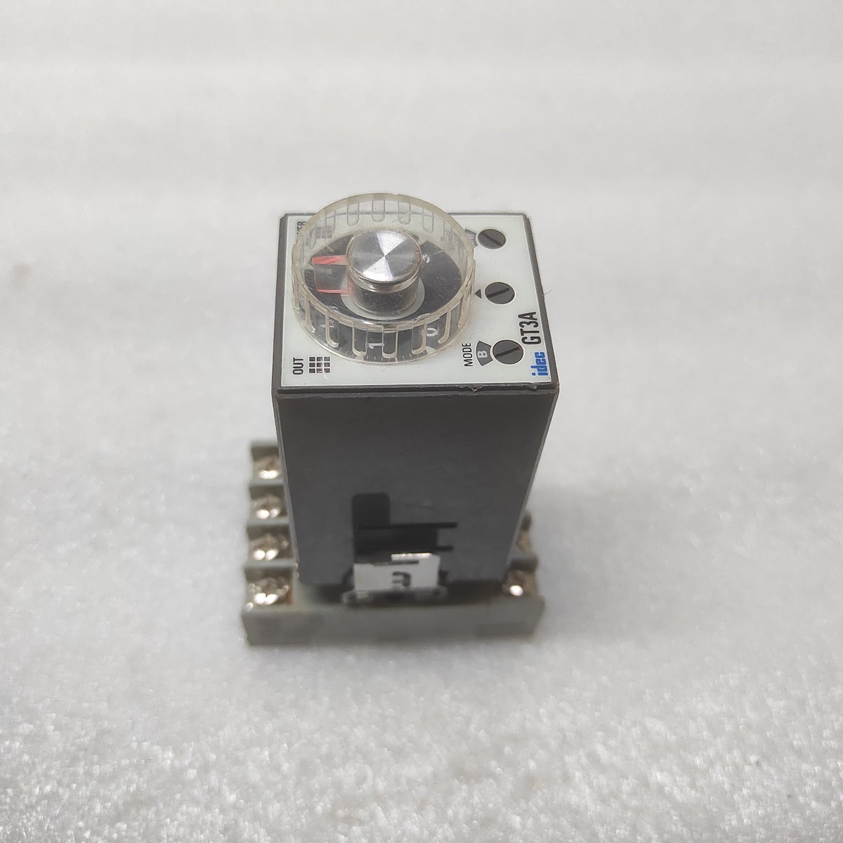 IDEC GT3A-2AF20 MULTIFUNCTION TIMER 100-240VAC