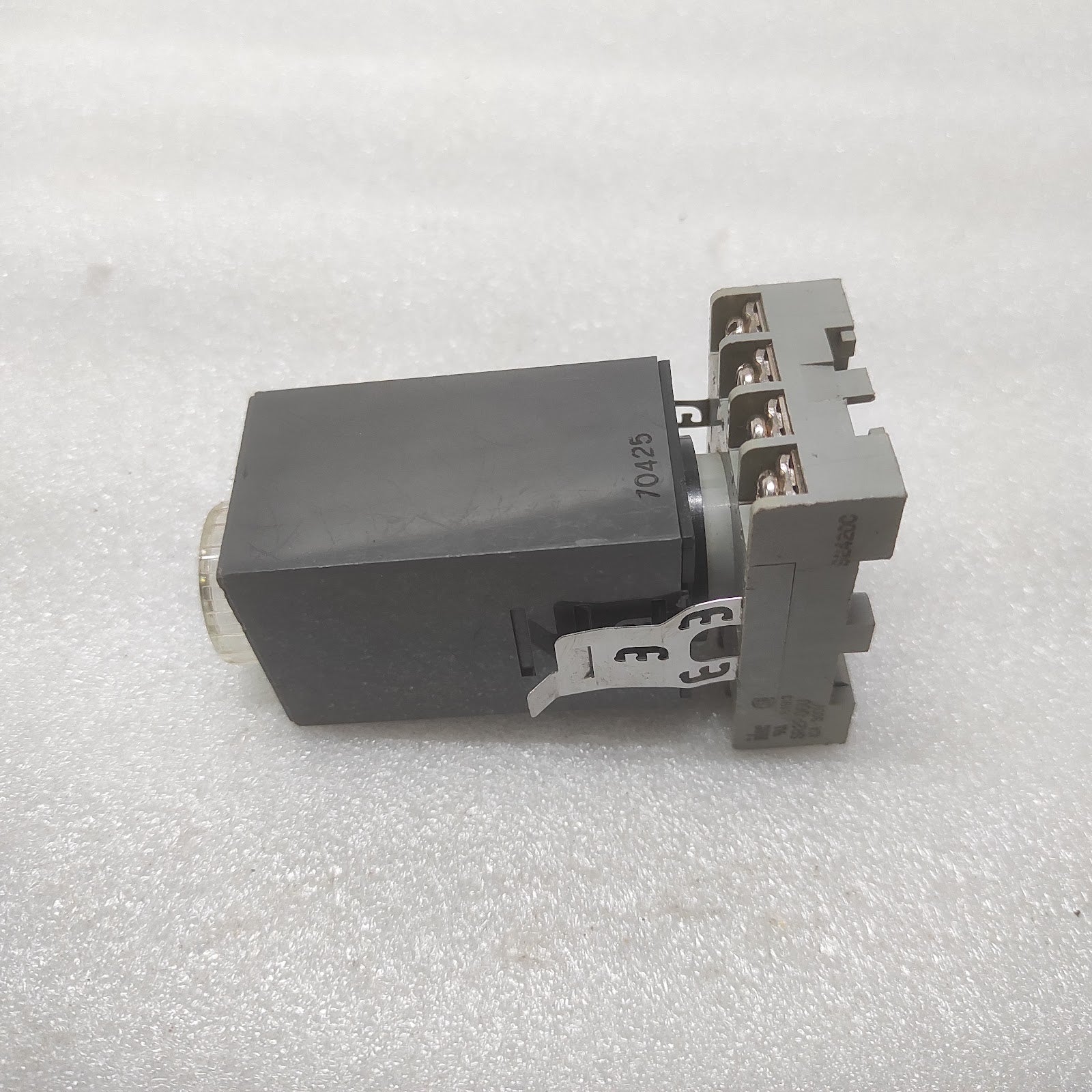 IDEC GT3A-2AF20 MULTIFUNCTION TIMER 100-240VAC