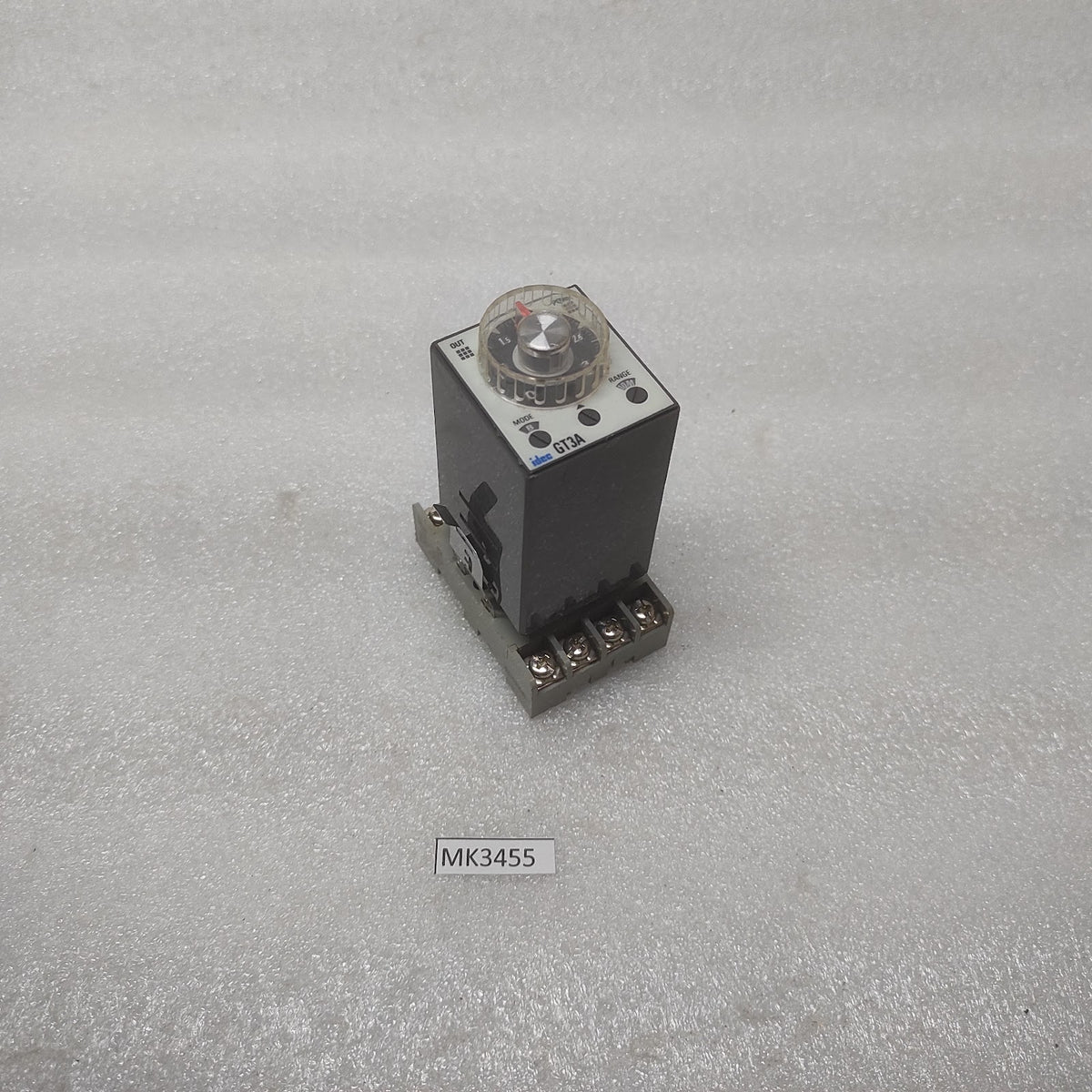 IDEC GT3A-2AF20 MULTIFUNCTION TIMER 100-240VAC