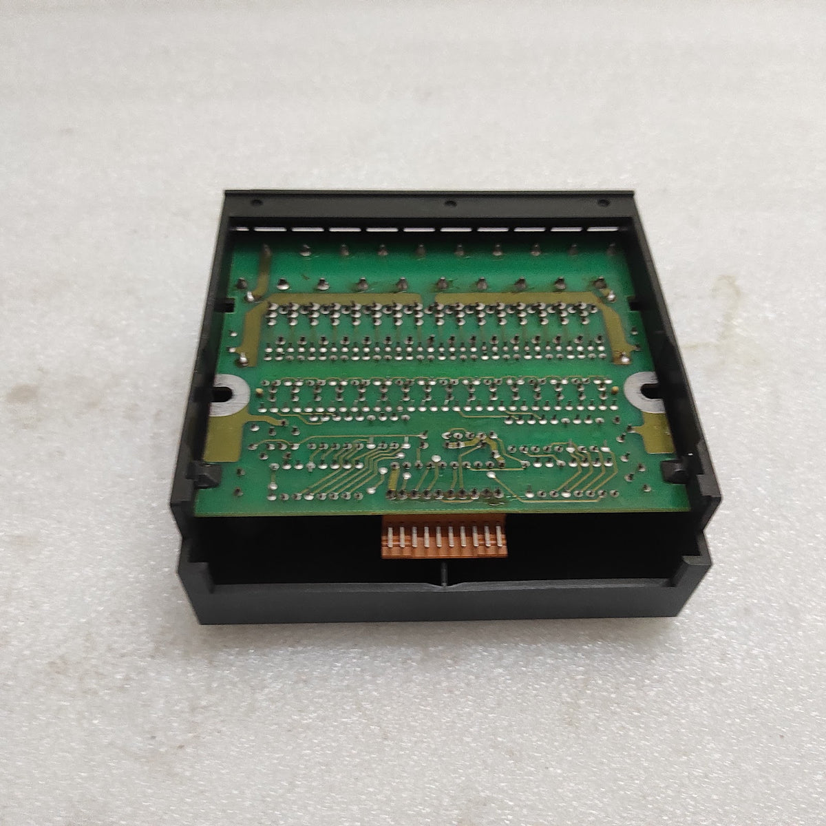 IDEC PFJ-T162CU 16-TRANSISTOR OUTPUT UNIT