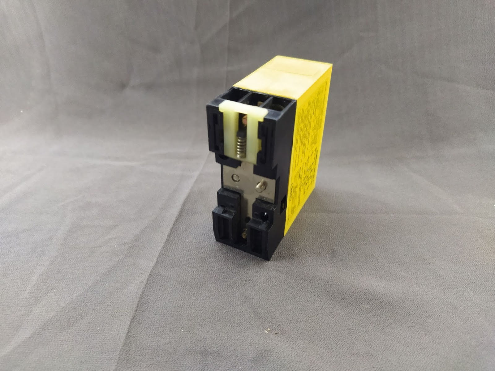 IDEC IZBARL EB3A-21303 Zener Barrier EB3A-21303-EK168