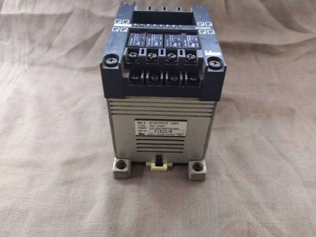 Idec PFA-1T081 Output Module Relay Out 8 Point PLC 100-120/200-240 VAC