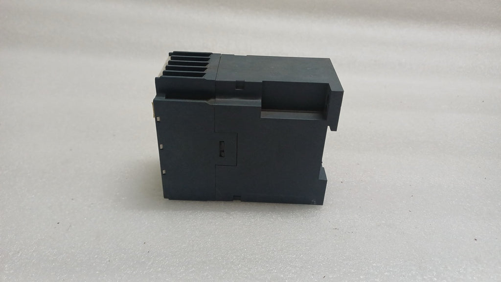 SIEMENS 7PU4140-2BT20 TIME DELAY RELAY AC 380/440V