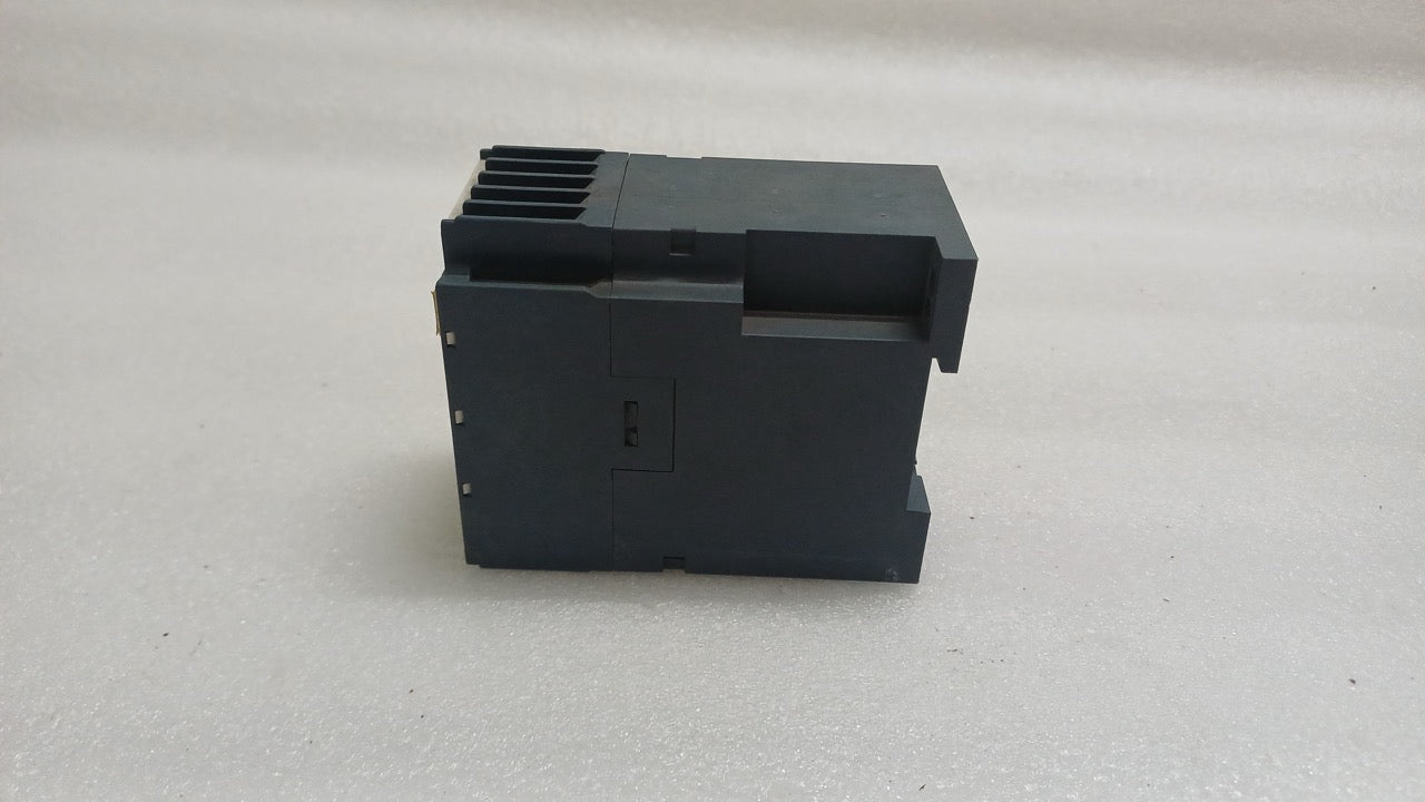 SIEMENS 7PU4140-2BT20 TIME DELAY RELAY AC 380/440V