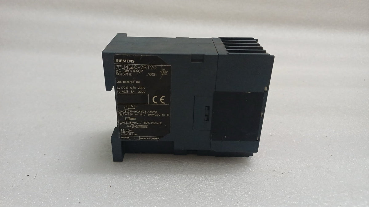 SIEMENS 7PU4140-2BT20 TIME DELAY RELAY AC 380/440V