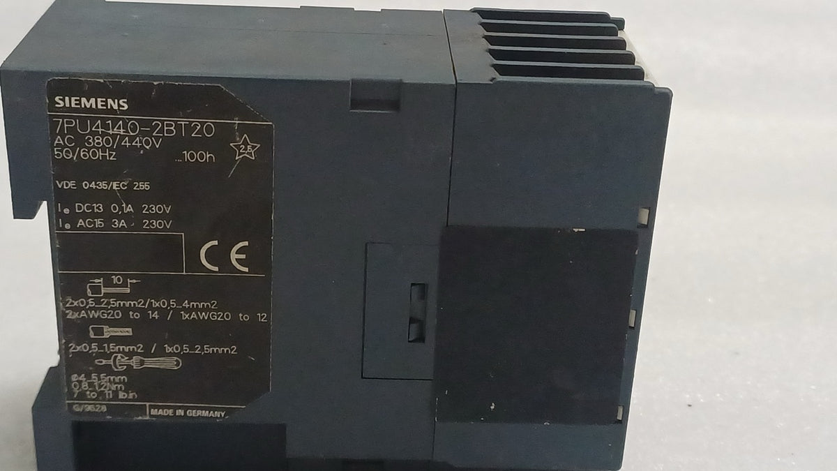 SIEMENS 7PU4140-2BT20 TIME DELAY RELAY AC 380/440V