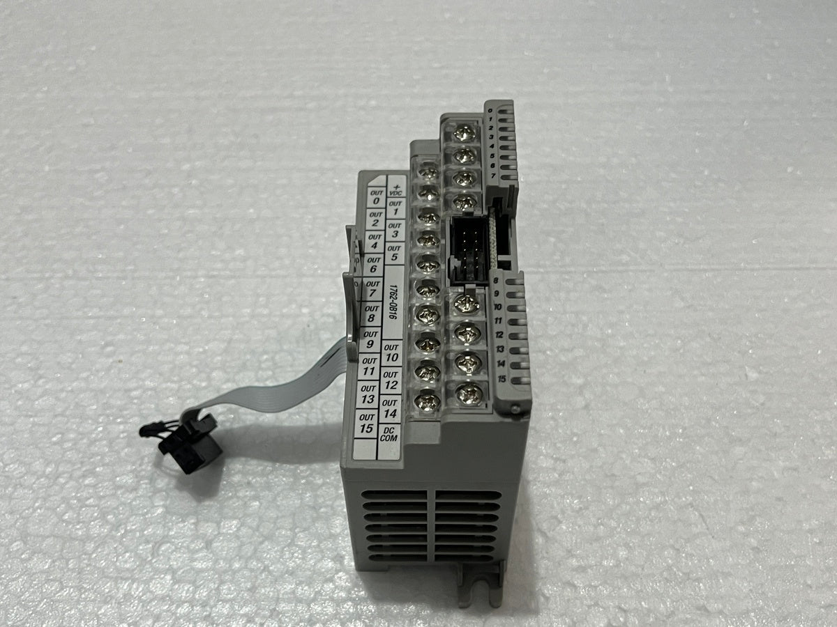 ALLEN BRADLEY CAT 1762-OB16 SER A SOLID STATE OUTPUT MODULE