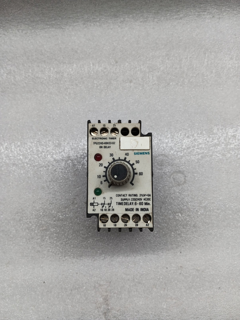 SIEMENS 7PU2240-4BN32-0Z ON DELAY ELECTRONIC TIMER 220-240VAC/DC