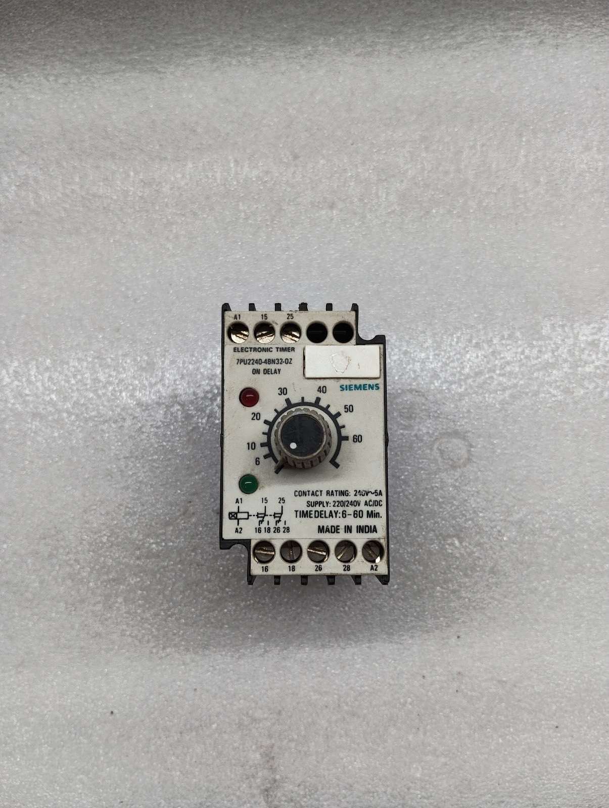 SIEMENS 7PU2240-4BN32-0Z ON DELAY ELECTRONIC TIMER 220-240VAC/DC