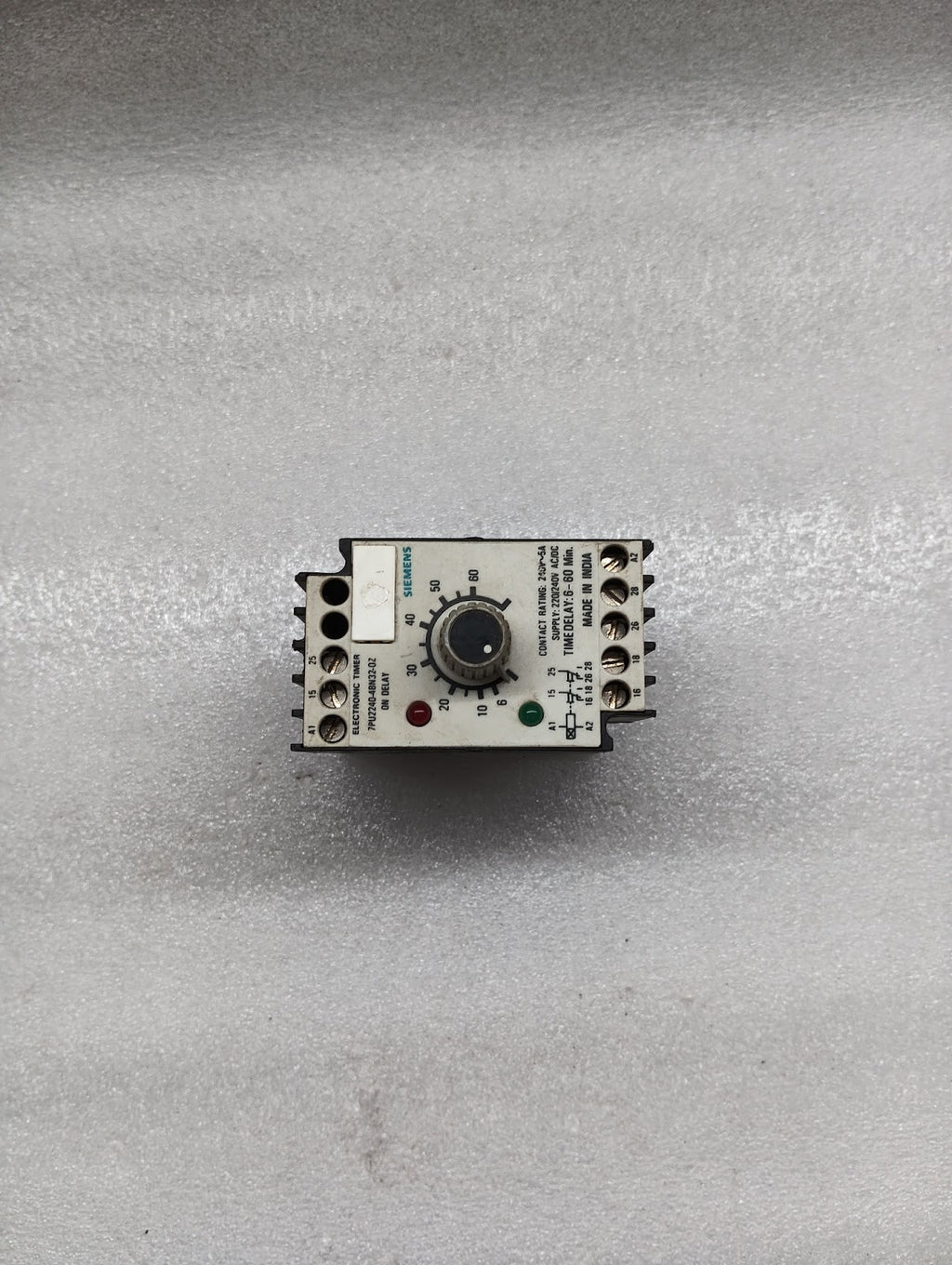 SIEMENS 7PU2240-4BN32-0Z ON DELAY ELECTRONIC TIMER 220-240VAC/DC