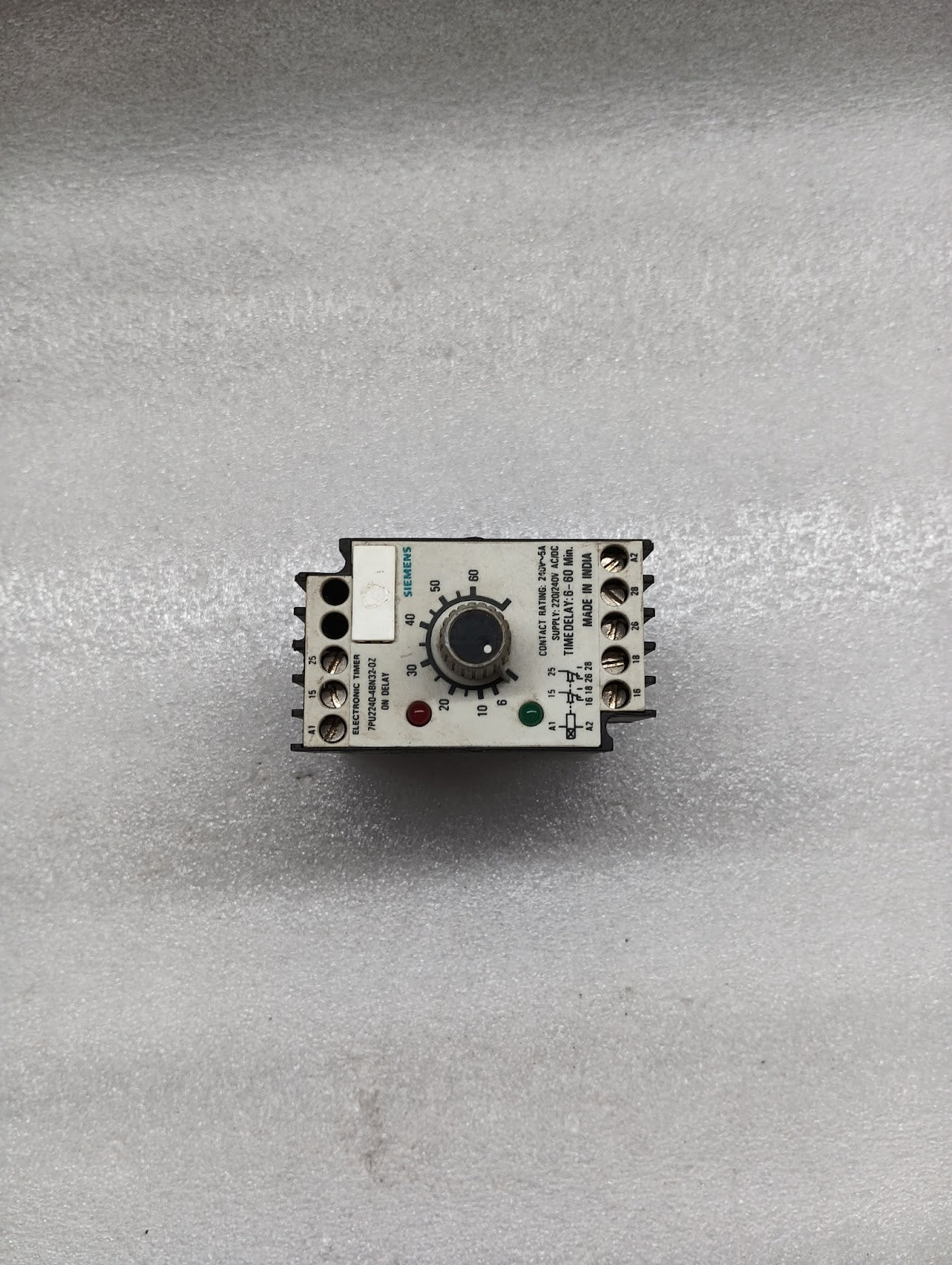 SIEMENS 7PU2240-4BN32-0Z ON DELAY ELECTRONIC TIMER 220-240VAC/DC