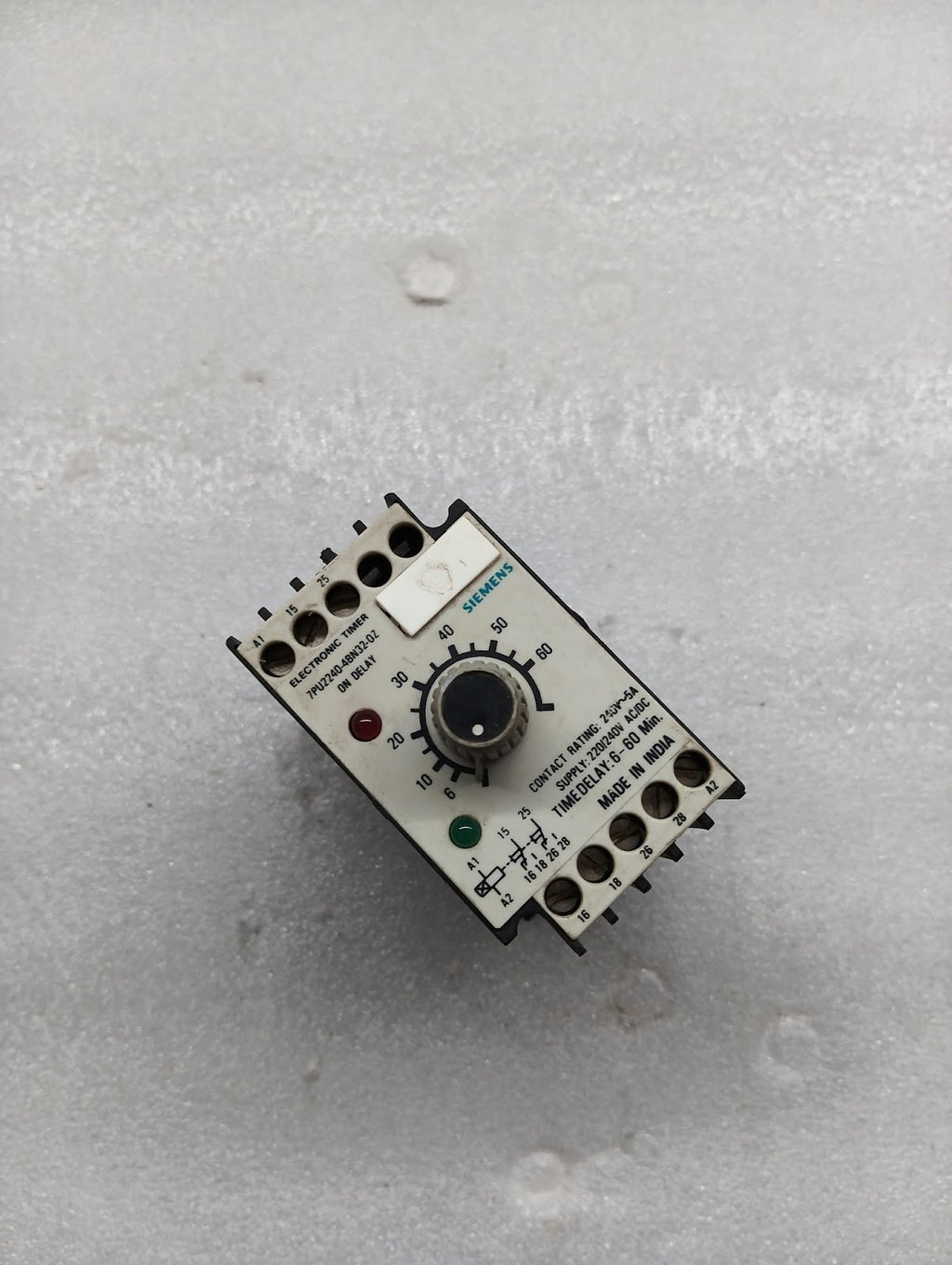 SIEMENS 7PU2240-4BN32-0Z ON DELAY ELECTRONIC TIMER 220-240VAC/DC