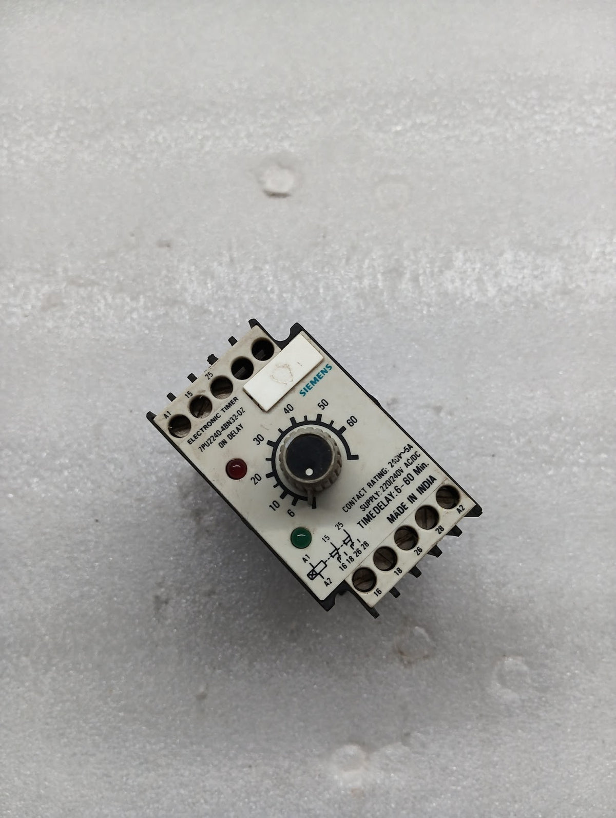 SIEMENS 7PU2240-4BN32-0Z ON DELAY ELECTRONIC TIMER 220-240VAC/DC