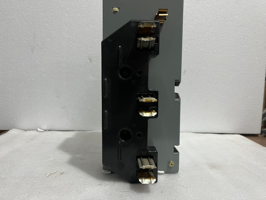 ALLEN BRADLEY CAT 2193FZ-AKC-32CM X CIRCUIT BREAKER FEEDER BUCKET  HFD65K 15A