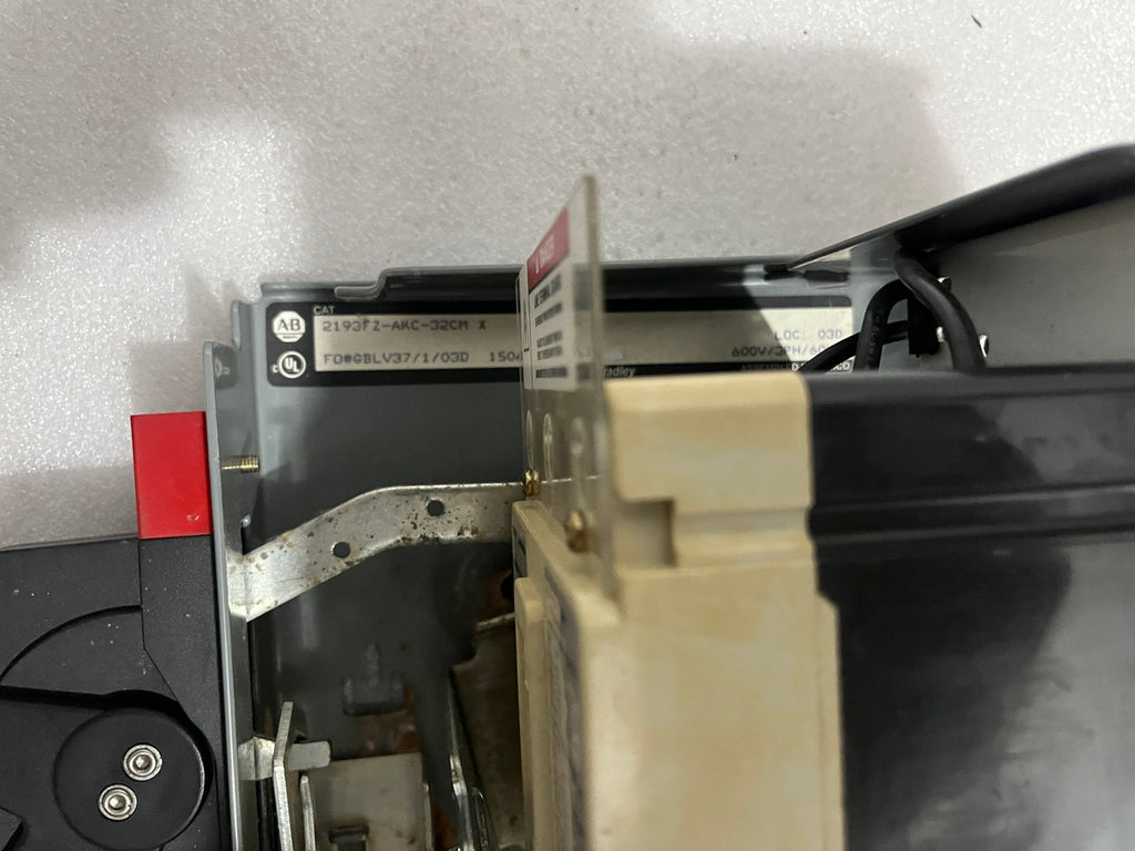 ALLEN BRADLEY CAT 2193FZ-AKC-32CM X CIRCUIT BREAKER FEEDER BUCKET  HFD65K 15A