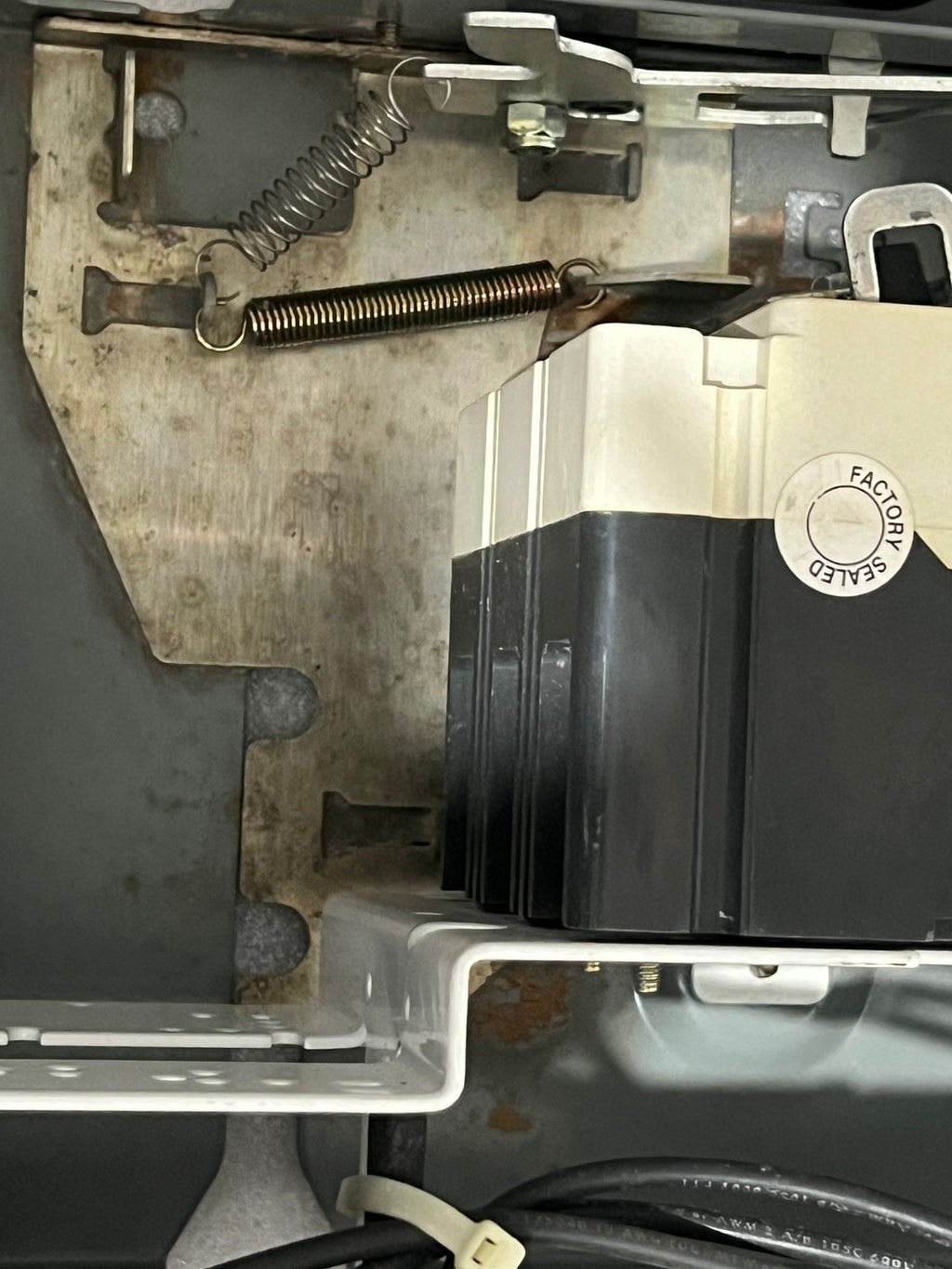 ALLEN BRADLEY CAT 2193FZ-AKC-32CM X CIRCUIT BREAKER FEEDER BUCKET  HFD65K 15A