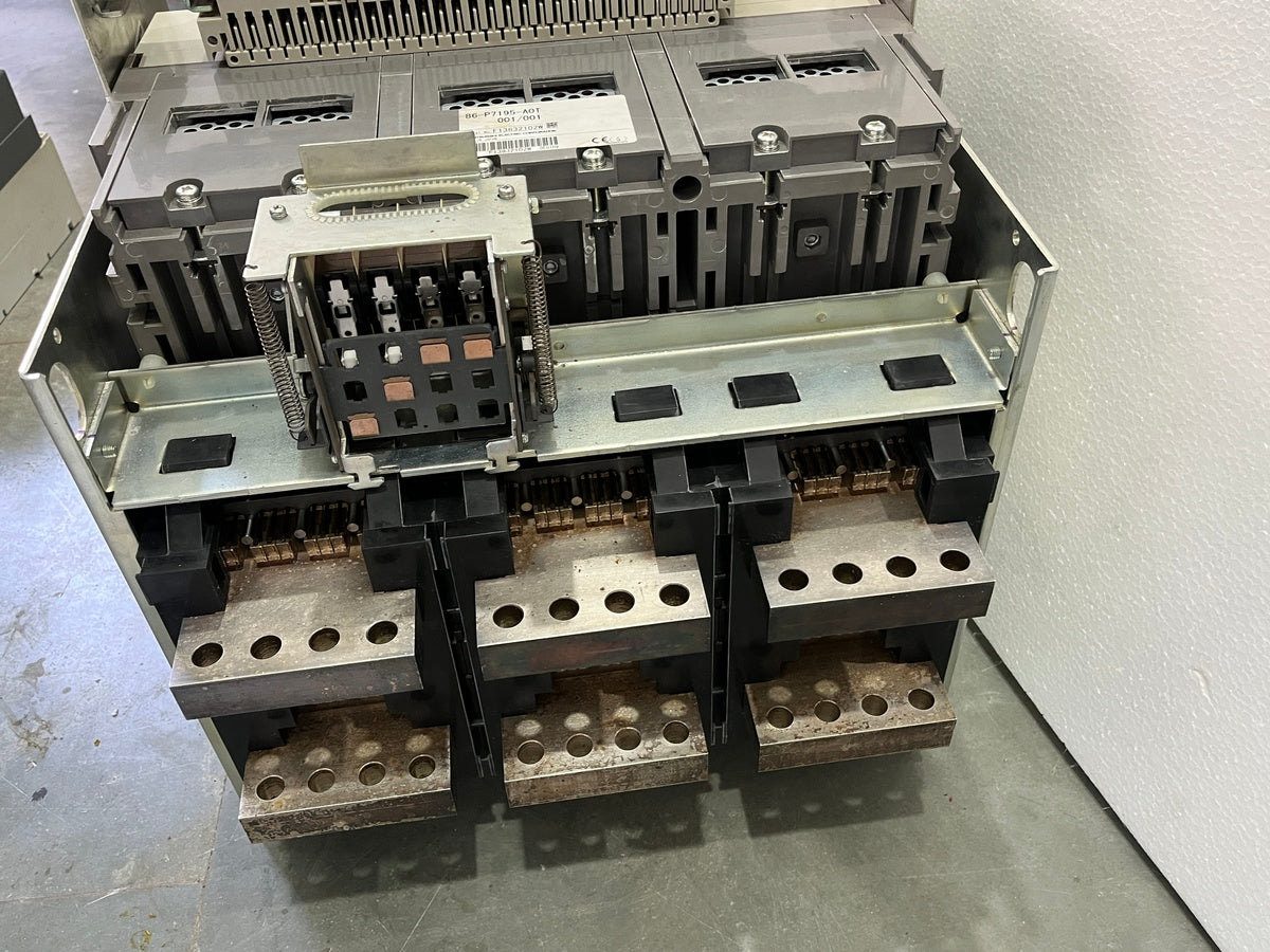 MITSUBISHI AE3200-SW LOW VOLTAGE AIR CIRCUIT BREAKER UVT 380-460V