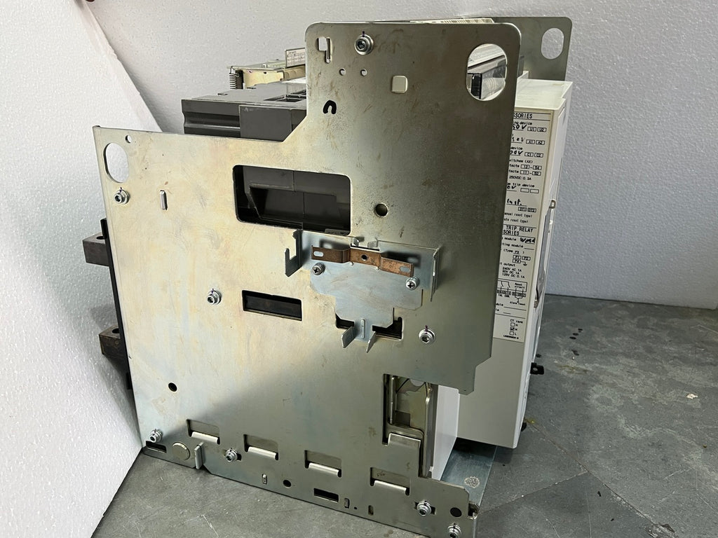 MITSUBISHI AE3200-SW LOW VOLTAGE AIR CIRCUIT BREAKER UVT 380-460V