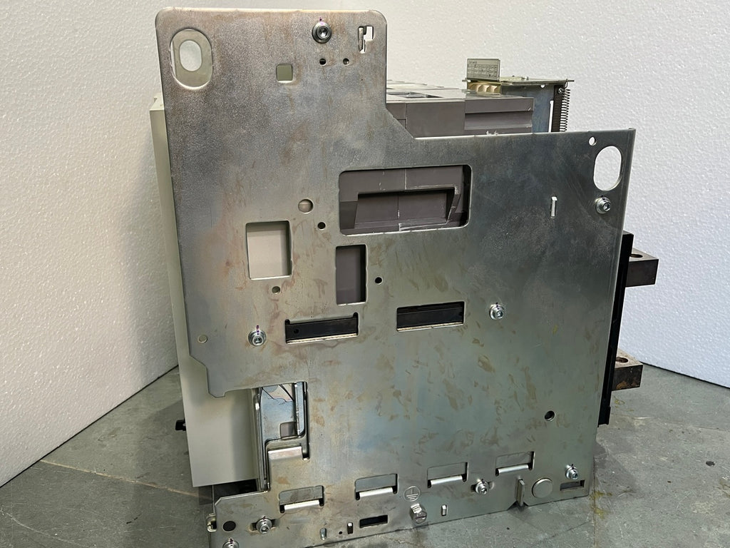MITSUBISHI AE3200-SW LOW VOLTAGE AIR CIRCUIT BREAKER UVT 380-460V