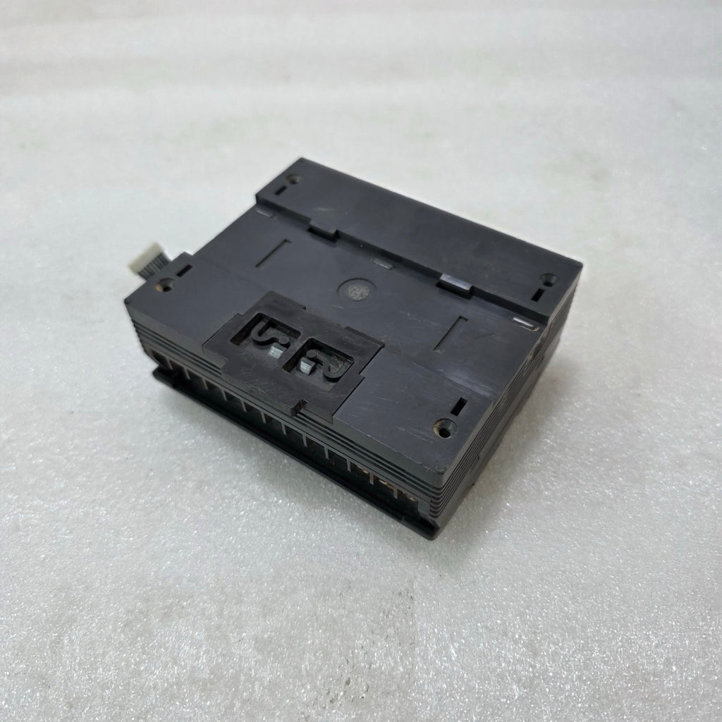 KEYENCE KV-40DT PLC OUTPUT MODULE 24V DC TRANSISTOR OUTPUT KV SERIES INDUSTRIAL