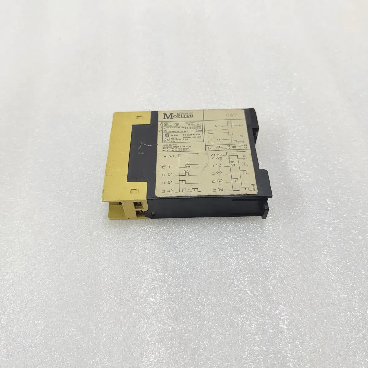 Klockner Moeller TE 11-10 Timing Relay 208-250VAC 50/60Hz Pre-Owned