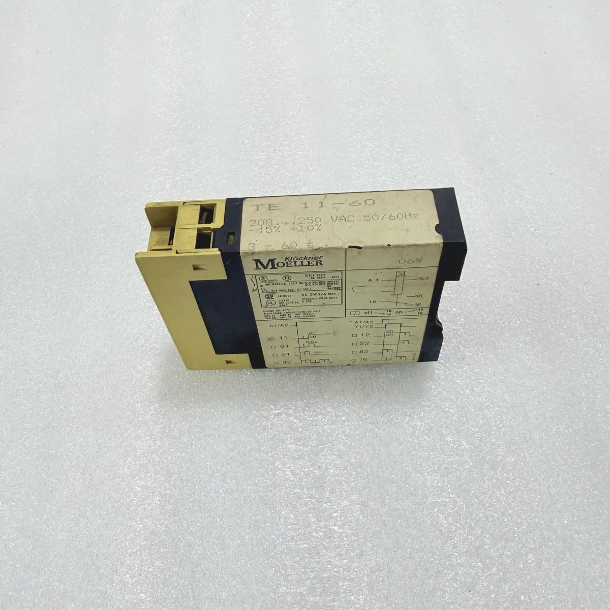 Klöckner Moeller TE 11-60 Timing Relay 208-250VAC 50/60Hz 6A Pre-Owned