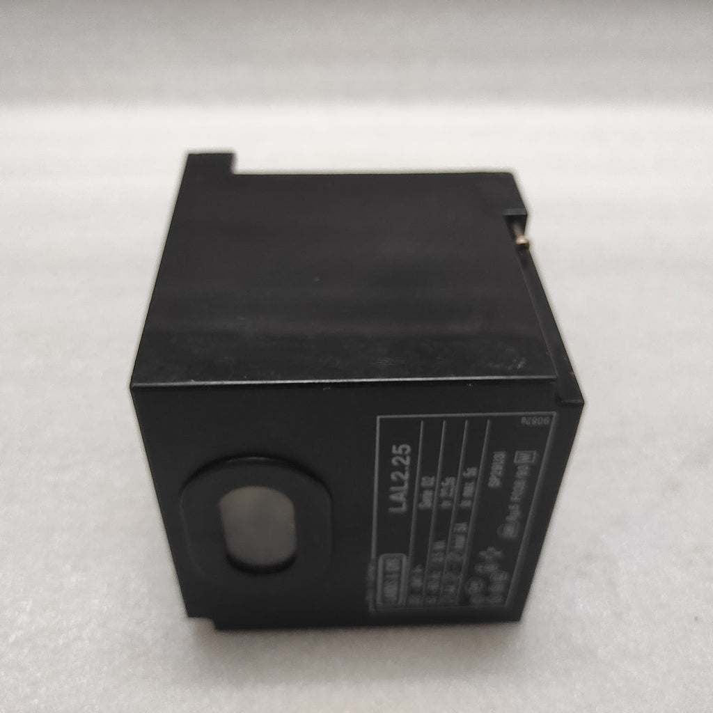 LANDIS & GYR LAL2.25 BURNER CONTROL 220-240V BODY BROKEN