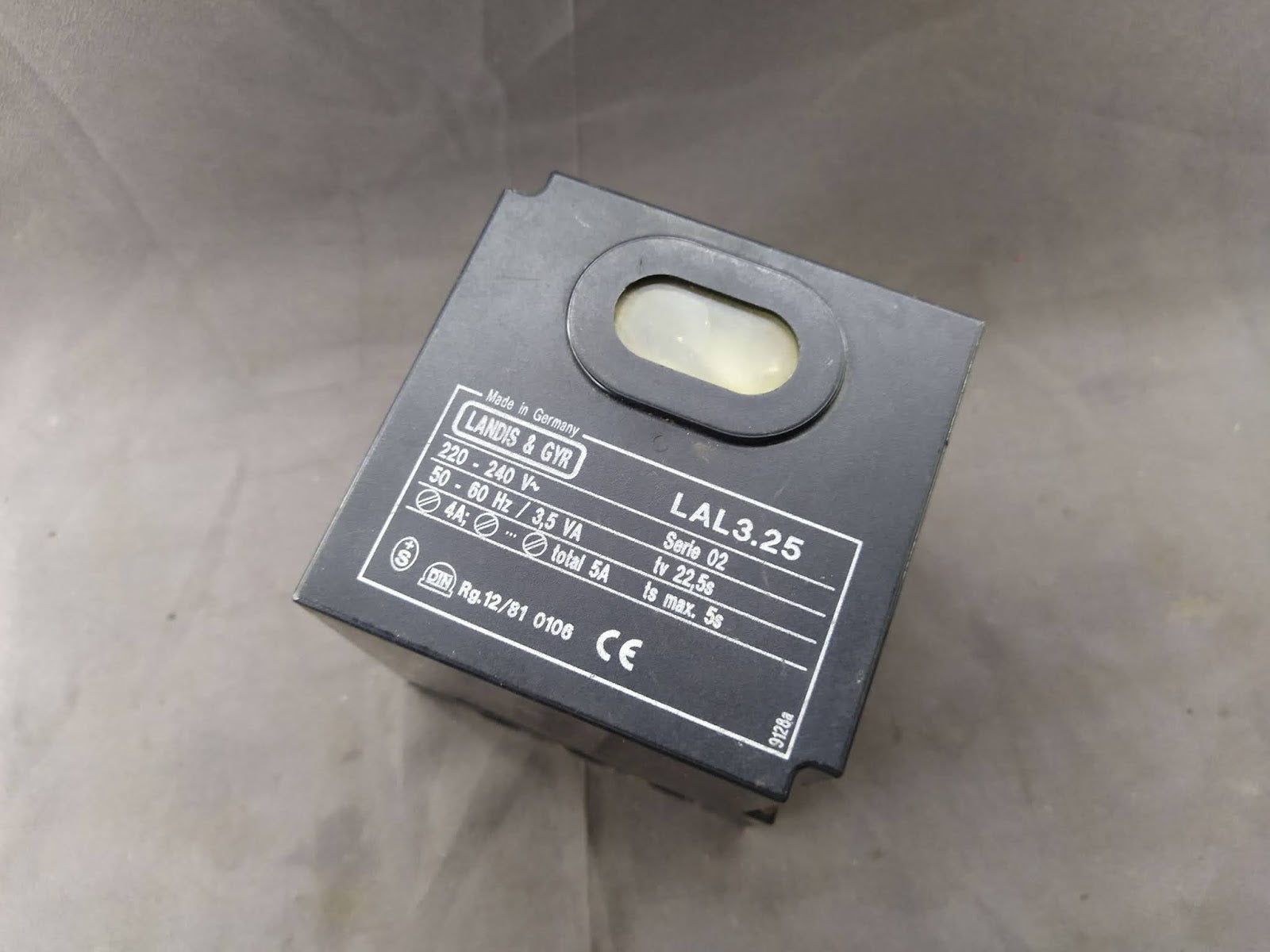 LANDIS & GYR LAL 3.25 BOILER PROGRAM CONTROLLER 220-240V 3.5VA