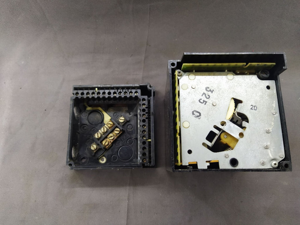 LANDIS & GYR LAL 3.25 BOILER PROGRAM CONTROLLER 220-240V 3.5VA