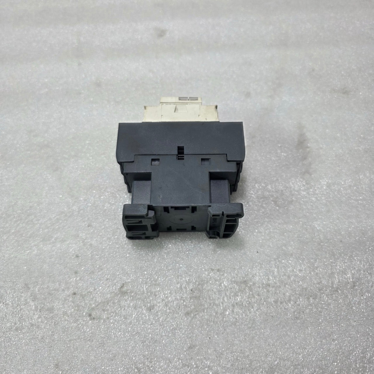 S ELECTRIC LC1D25 3 POLE AC CONTACTOR WITH 1NO + 1NC AUXILIARY CONTACTS 230V AC