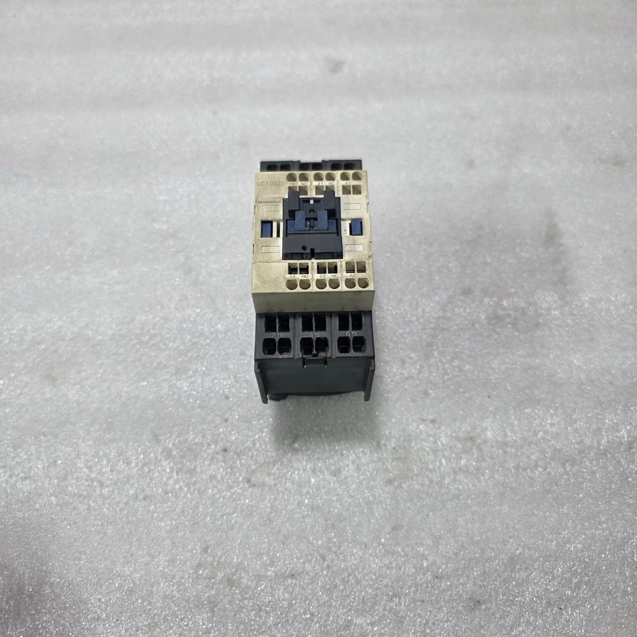 S ELECTRIC LC1D323 3 POLE AC CONTACTOR WITH 1NO + 1NC AUX + LAD4VE PLUG-IN COIL