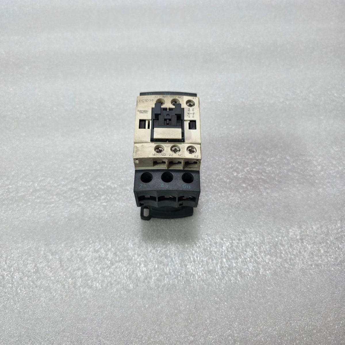 S ELECTRIC LC1D38 TESYS D CONTACTOR 3 POLE 50A 690V WITH AUXILIARY CONTACTS