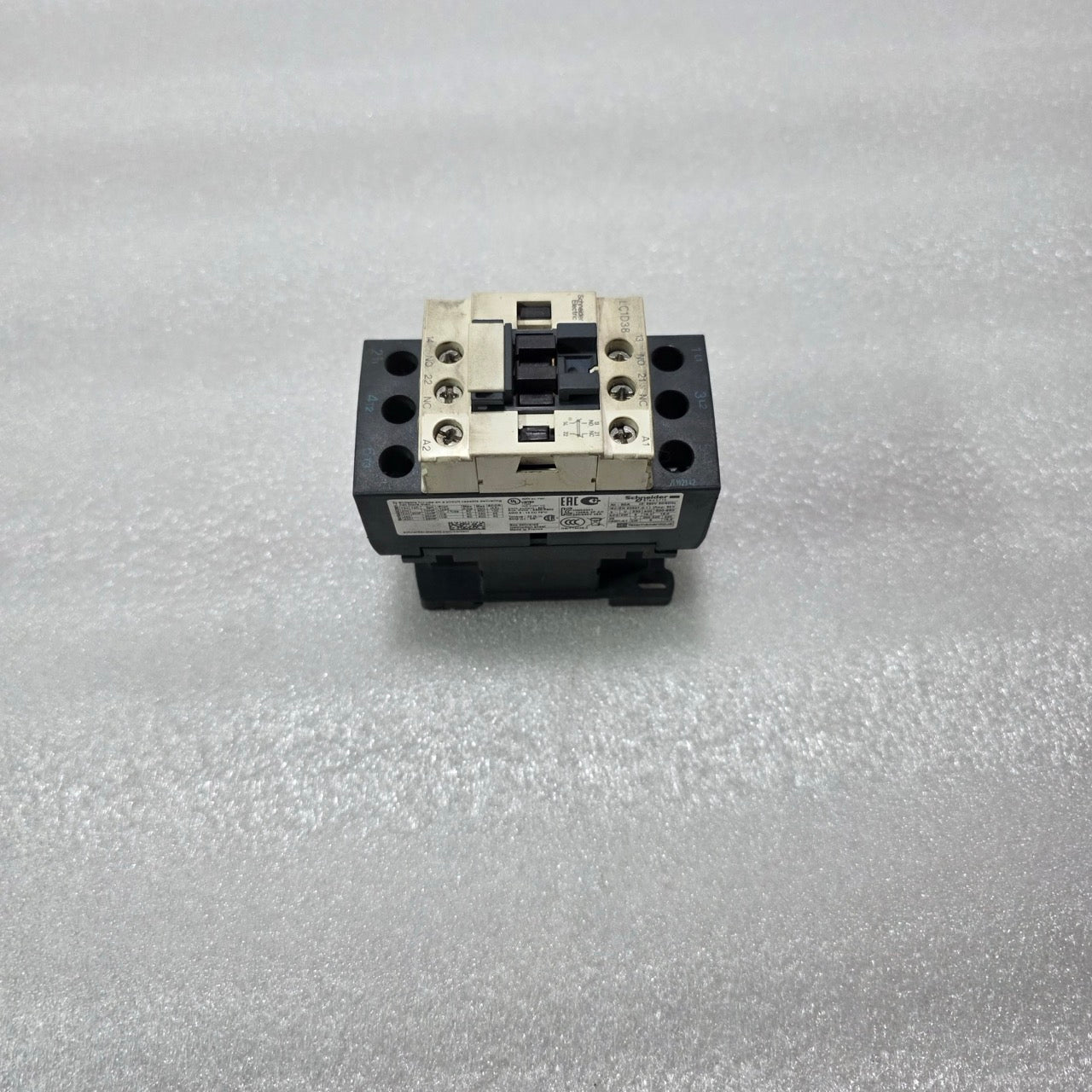 S ELECTRIC LC1D38 TESYS D CONTACTOR 3 POLE 50A 690V WITH AUXILIARY CONTACTS