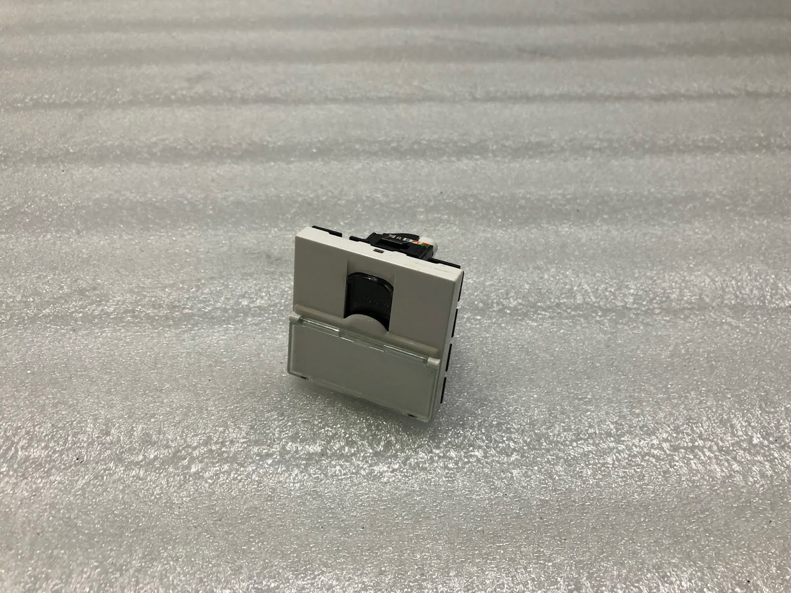 LEGRAND 5 723 15 RJ45 SOCKET LOT OF 6 UNIT
