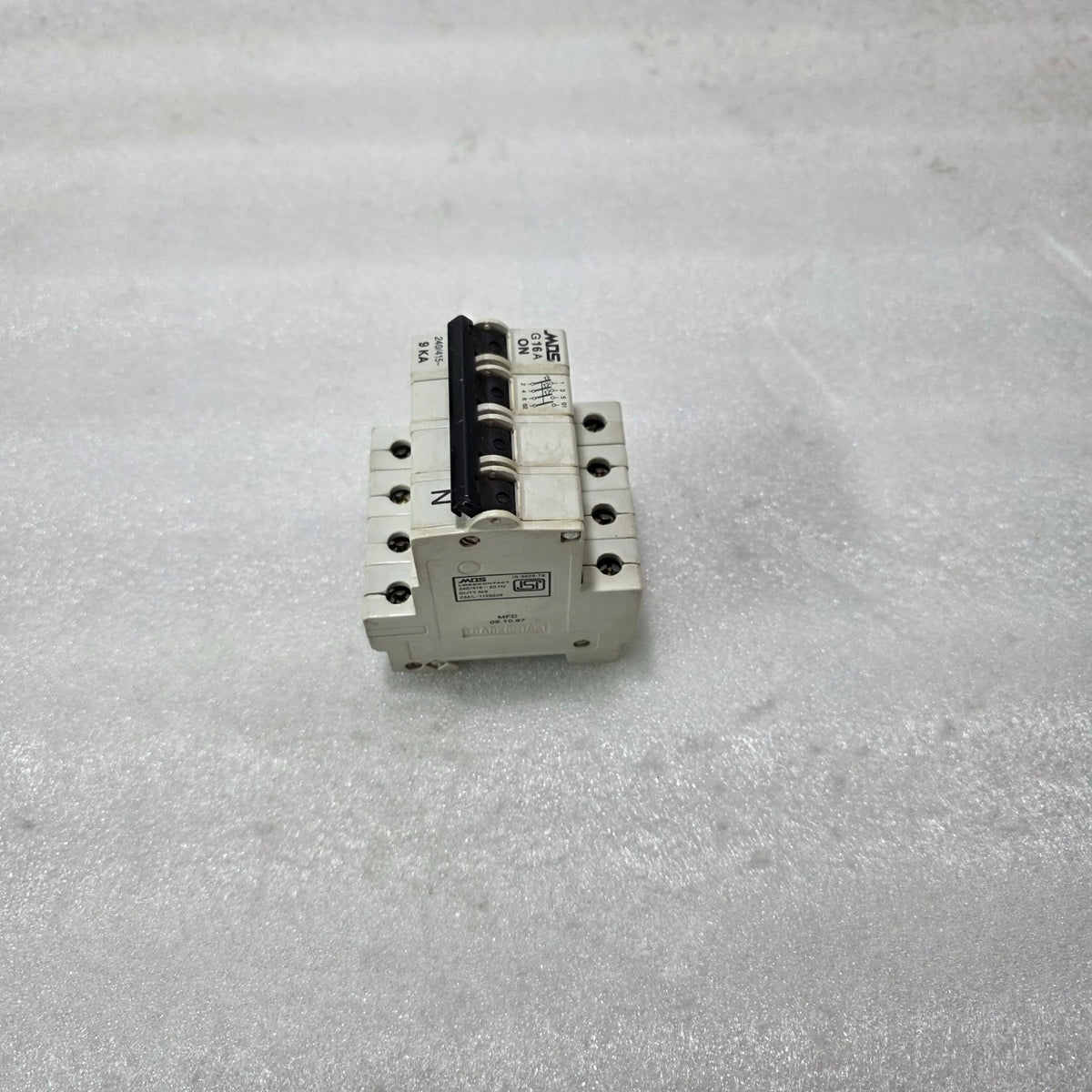 MDS G16A TP+N 16A 9KA 240/415V FOUR POLE MCB CIRCUIT BREAKER