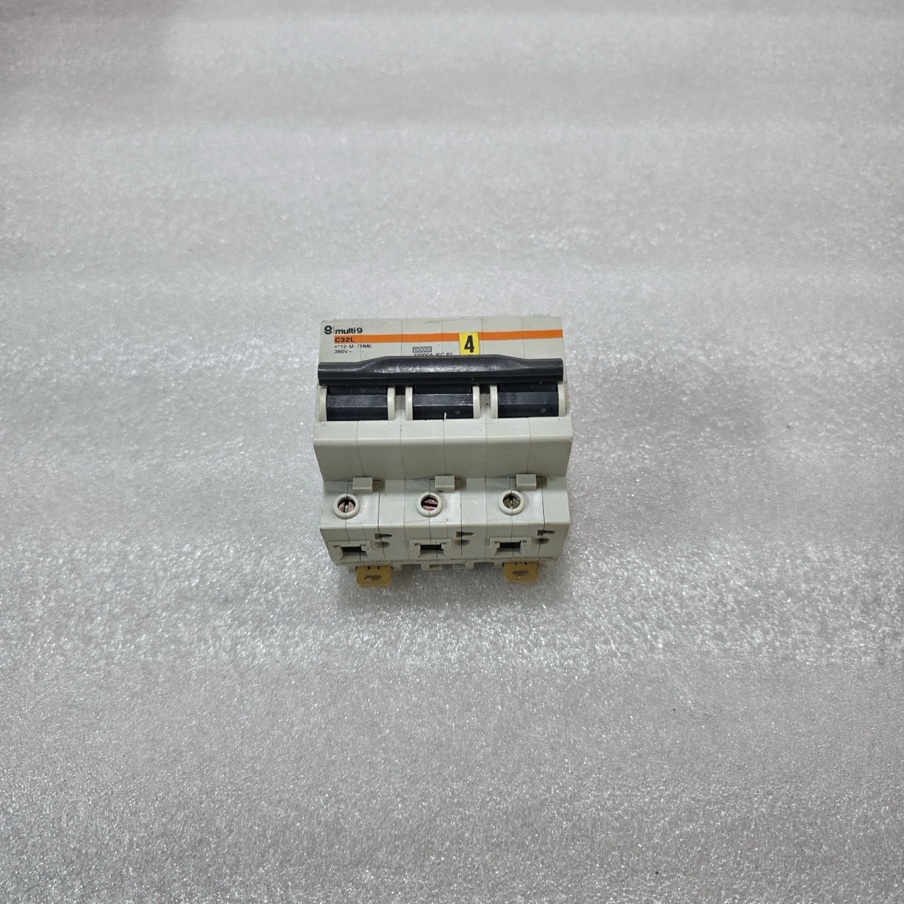 MERLIN GERIN MULTI9 C32L 10A 3 POLE MCB 380V CIRCUIT BREAKER