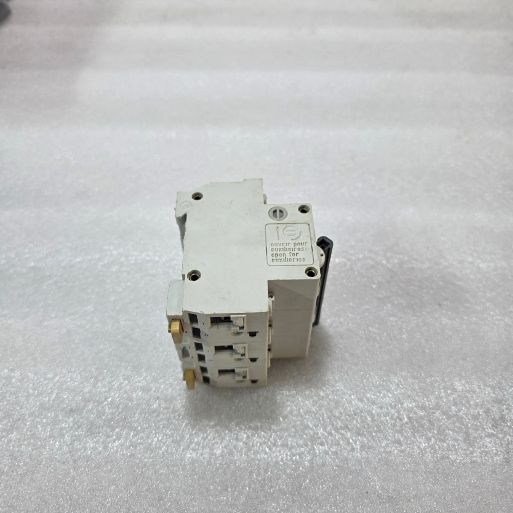 MERLIN GERIN MULTI9 C32L 10A 3 POLE MCB 380V CIRCUIT BREAKER