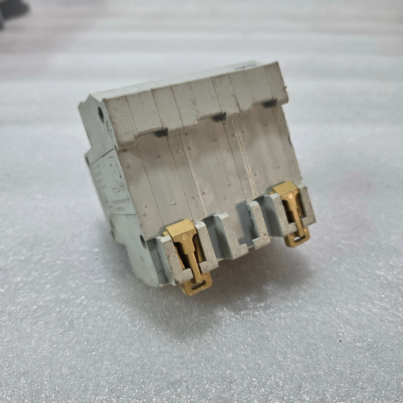 MERLIN GERIN MULTI9 C32L 10A 3 POLE MCB 380V CIRCUIT BREAKER