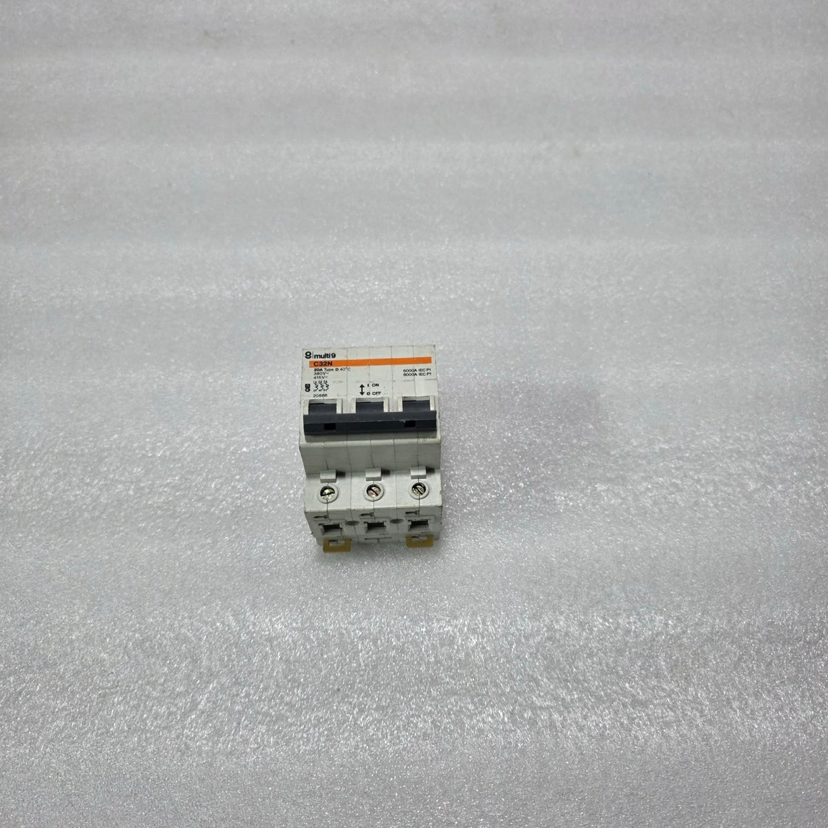 MERLIN GERIN MULTI 9 C32N 20A 3 POLE MCB 380/415V 6KA CIRCUIT BREAKER