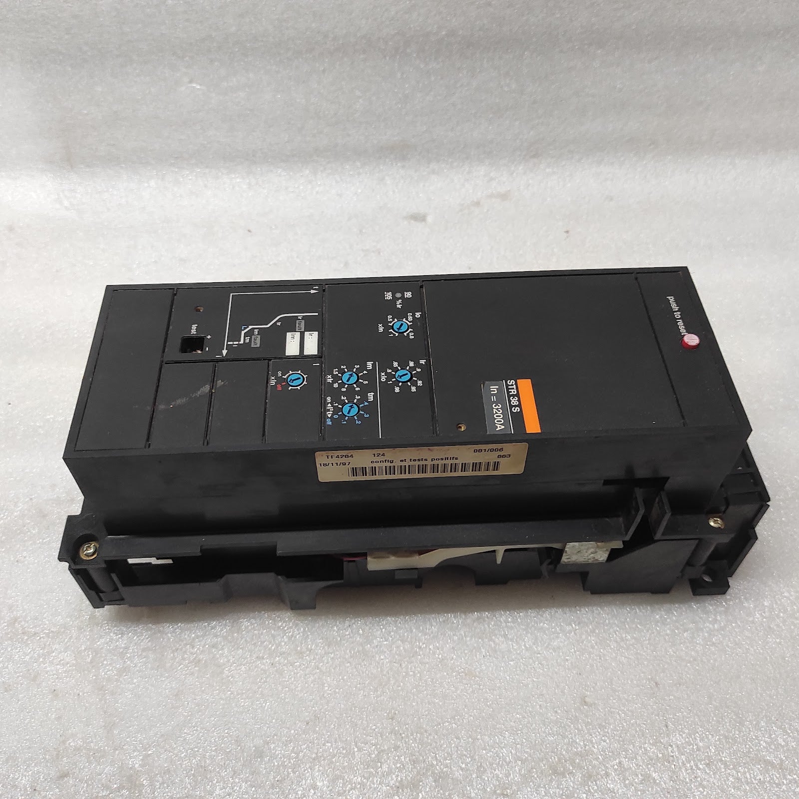MERLIN GERIN STR38S MASTER PACT FOR CIRCUIT BREAKER 3200A