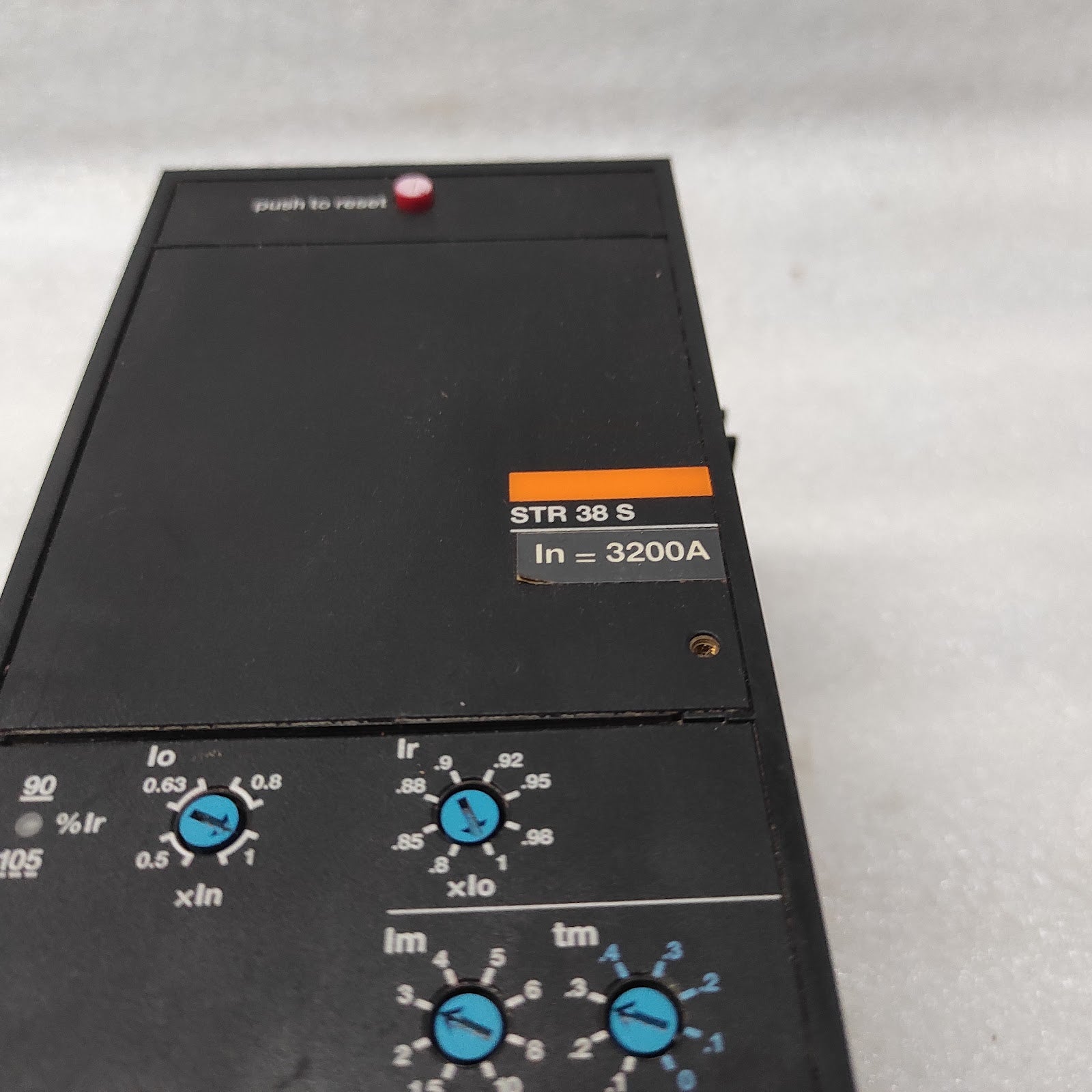MERLIN GERIN STR38S MASTER PACT FOR CIRCUIT BREAKER 3200A