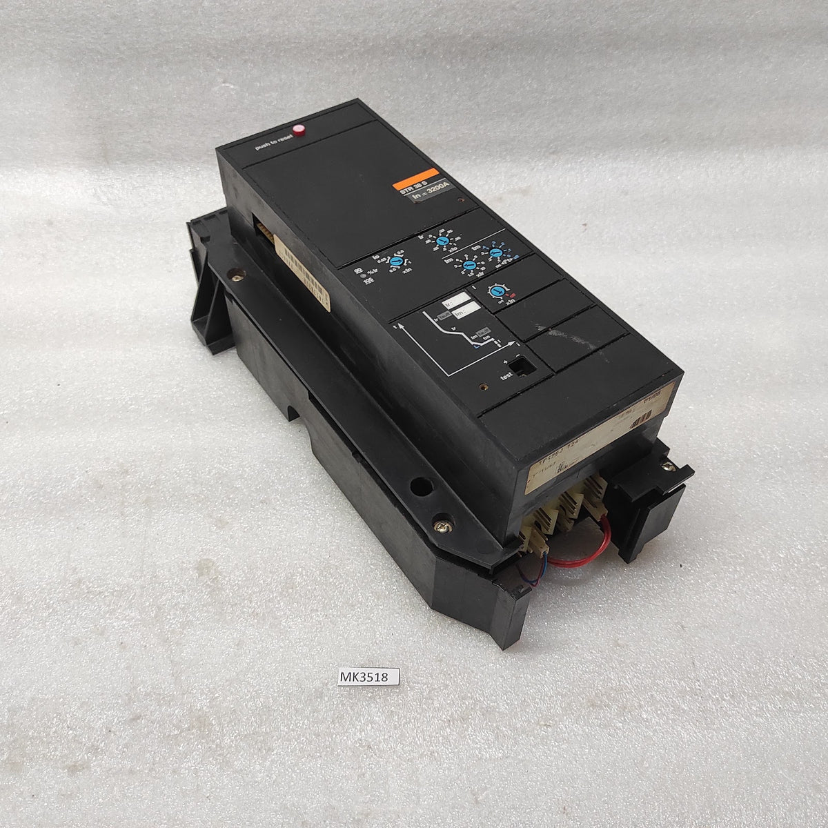 MERLIN GERIN STR38S MASTER PACT FOR CIRCUIT BREAKER 3200A