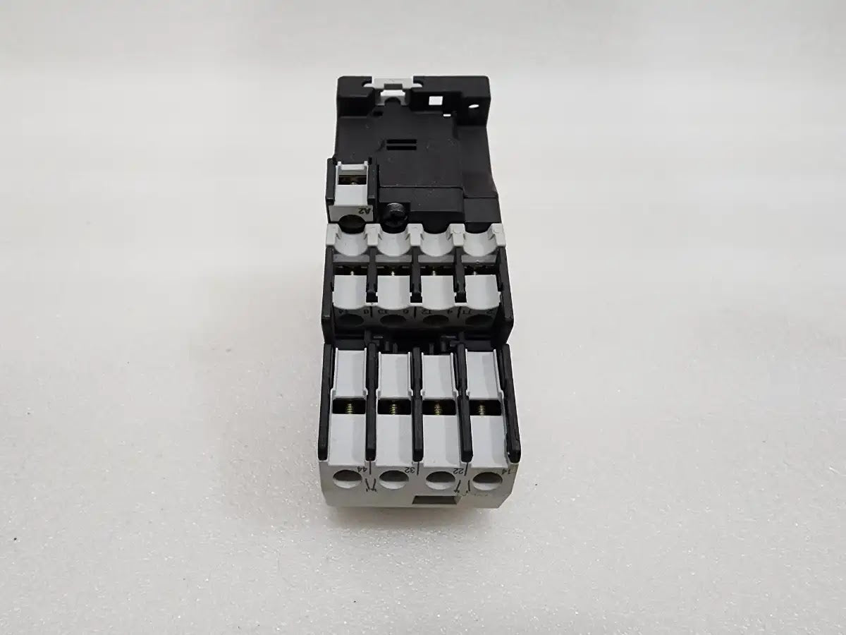 MOELLER DILOOM 4 MAGNETIC CONTACTOR 230-240V 22 DIL M