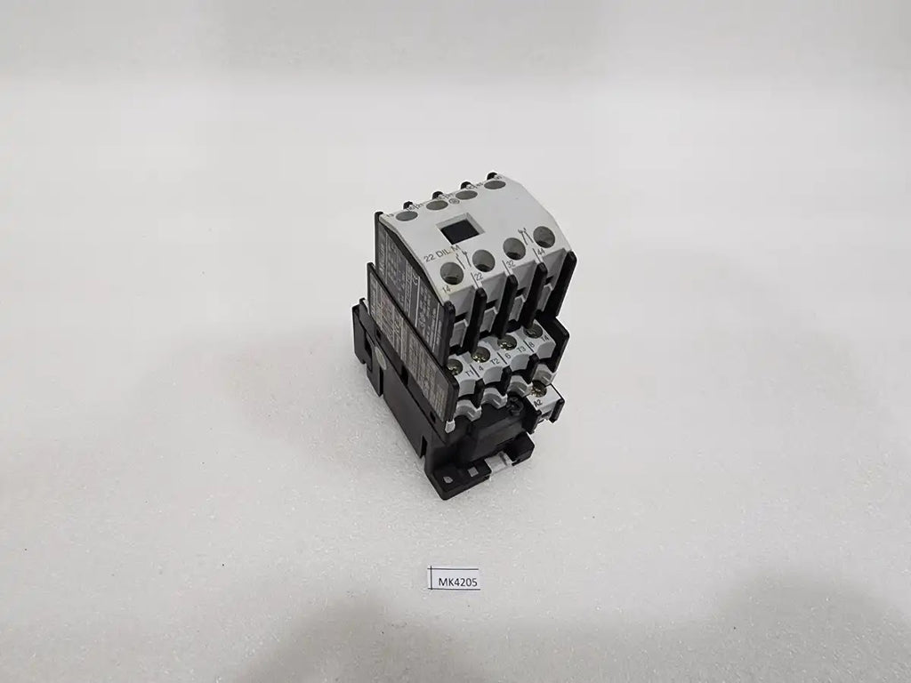MOELLER DILOOM 4 MAGNETIC CONTACTOR 230-240V 22 DIL M